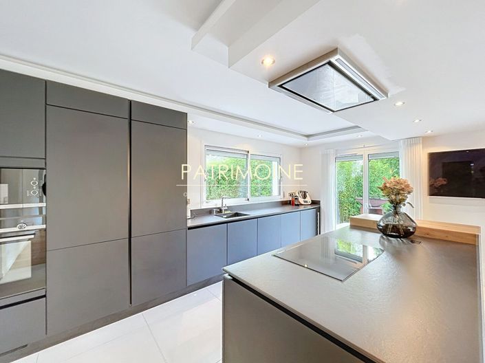 Image No.7-6 Bed Property for sale