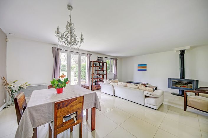 Image No.2-5 Bed House for sale