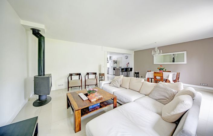 Image No.3-5 Bed House for sale