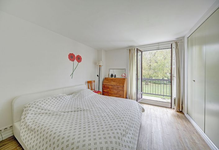 Image No.6-5 Bed House for sale