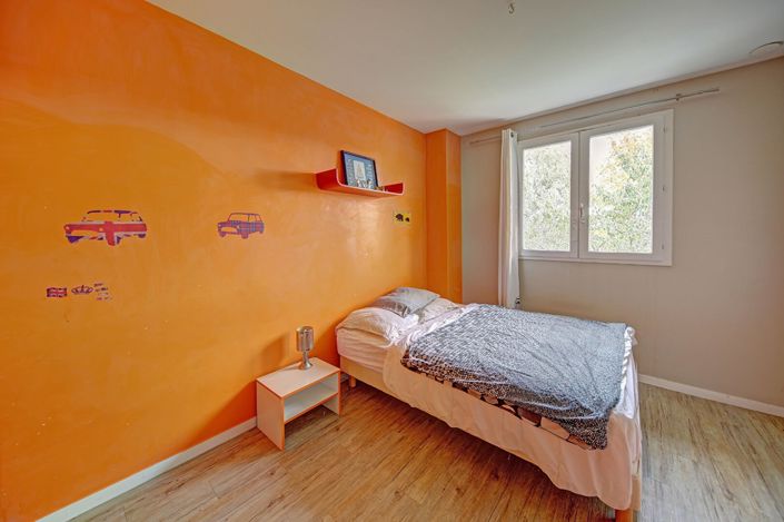 Image No.9-5 Bed House for sale