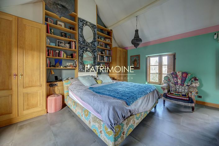 Image No.11-5 Bed Property for sale