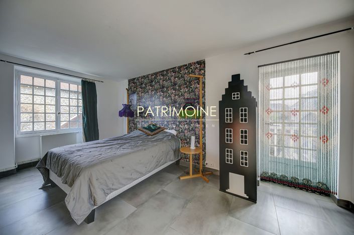 Image No.13-5 Bed Property for sale