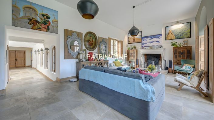 Image No.6-5 Bed Property for sale