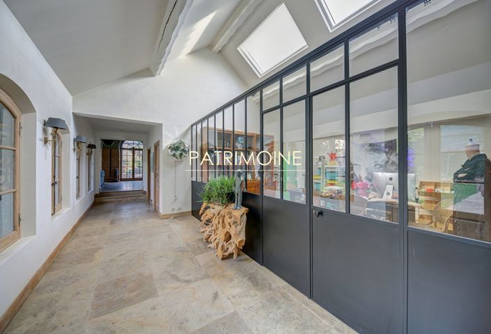 Image No.9-5 Bed Property for sale