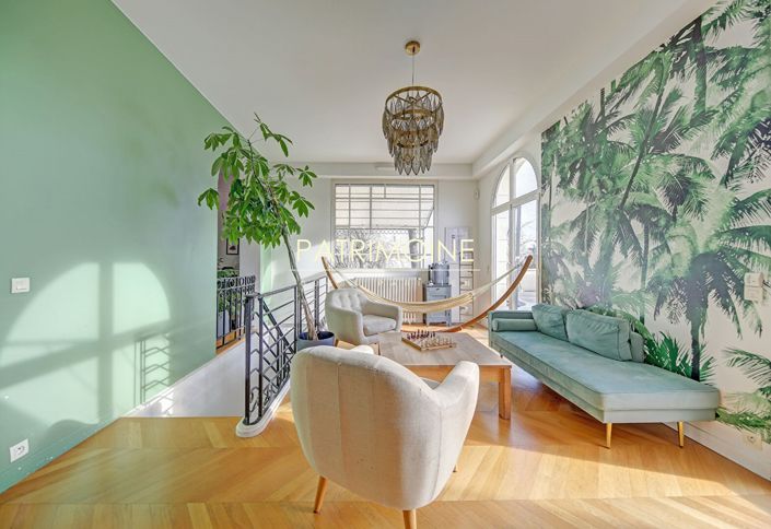 Image No.13-8 Bed Property for sale