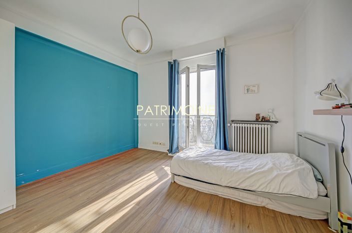 Image No.17-8 Bed Property for sale