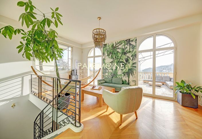 Image No.3-8 Bed Property for sale