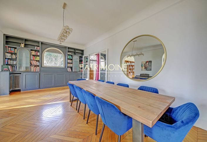 Image No.5-8 Bed Property for sale