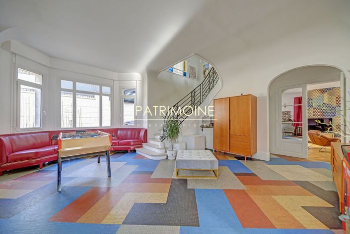 Image No.8-8 Bed Property for sale