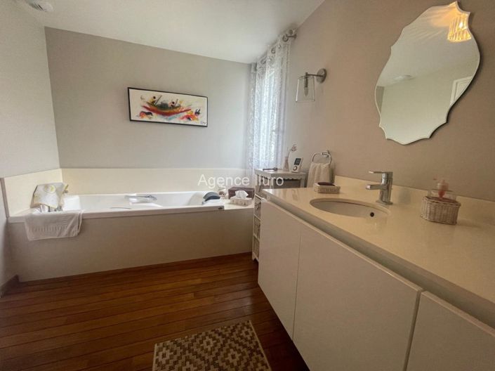 Image No.16-4 Bed House for sale