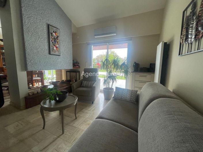 Image No.8-4 Bed House for sale
