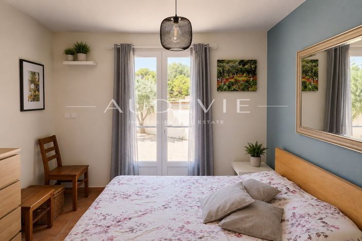 Image No.25-4 Bed House for sale