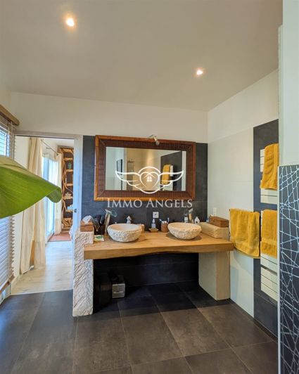 Image No.8-3 Bed House for sale