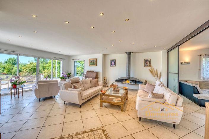 Image No.12-6 Bed House for sale