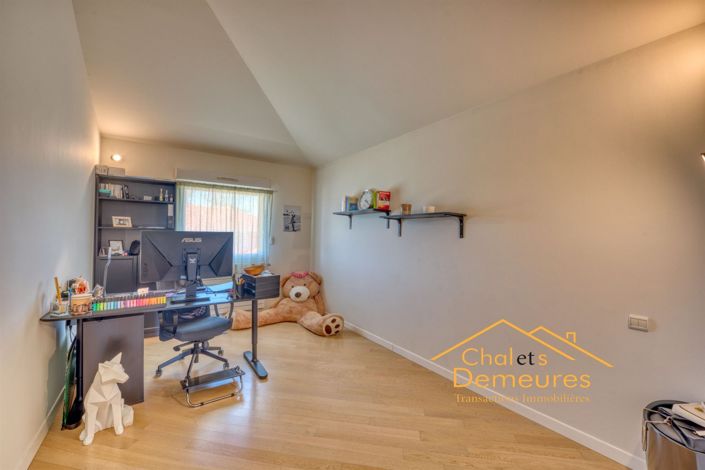 Image No.15-6 Bed House for sale