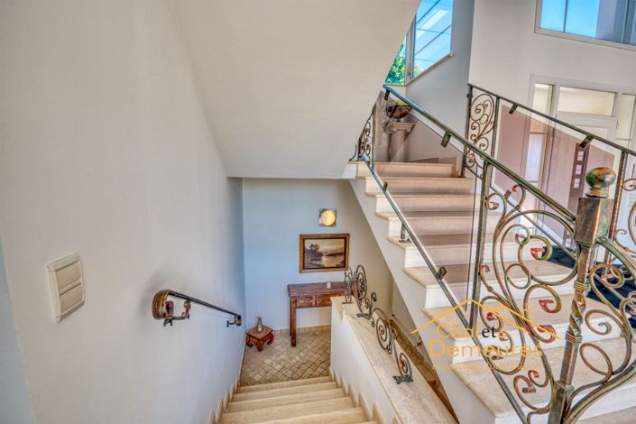 Image No.17-6 Bed House for sale