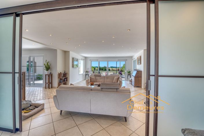 Image No.2-6 Bed House for sale