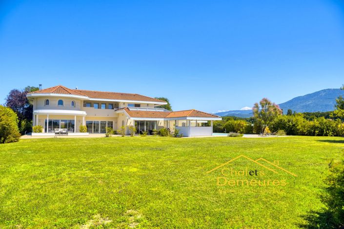 Image No.3-6 Bed House for sale