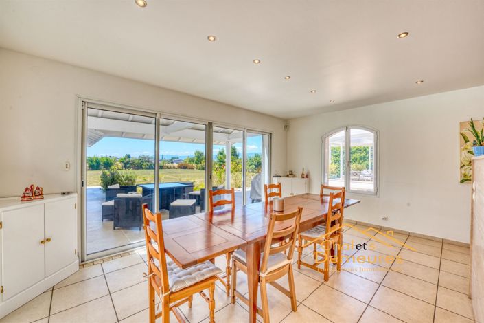 Image No.8-6 Bed House for sale