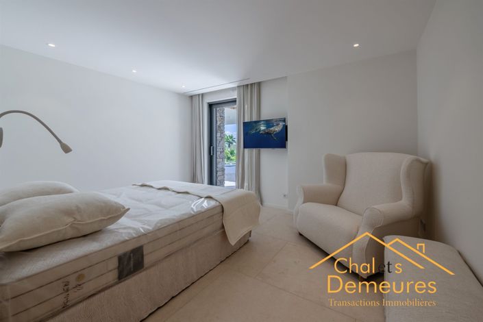 Image No.10-5 Bed House for sale