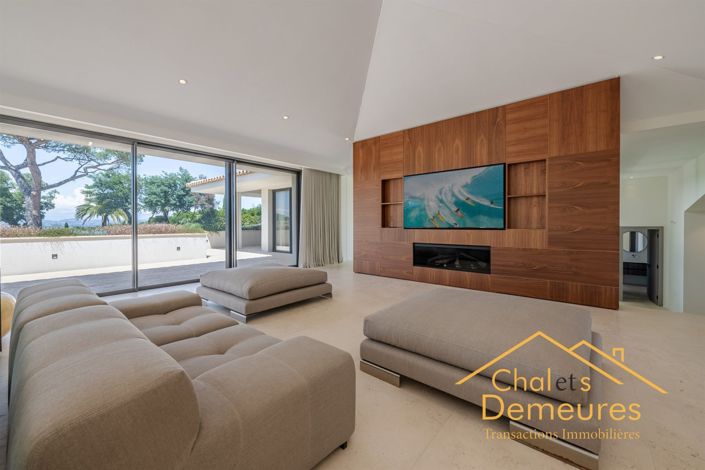 Image No.16-5 Bed House for sale