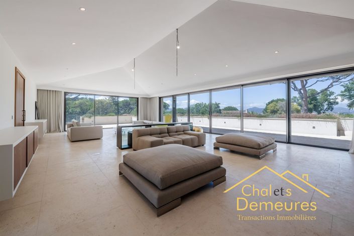 Image No.18-5 Bed House for sale