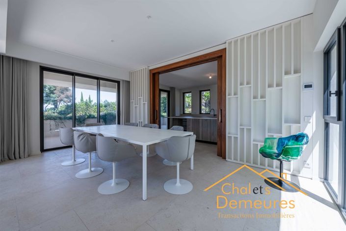 Image No.19-5 Bed House for sale