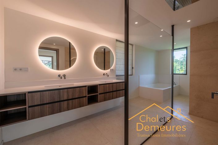 Image No.20-5 Bed House for sale