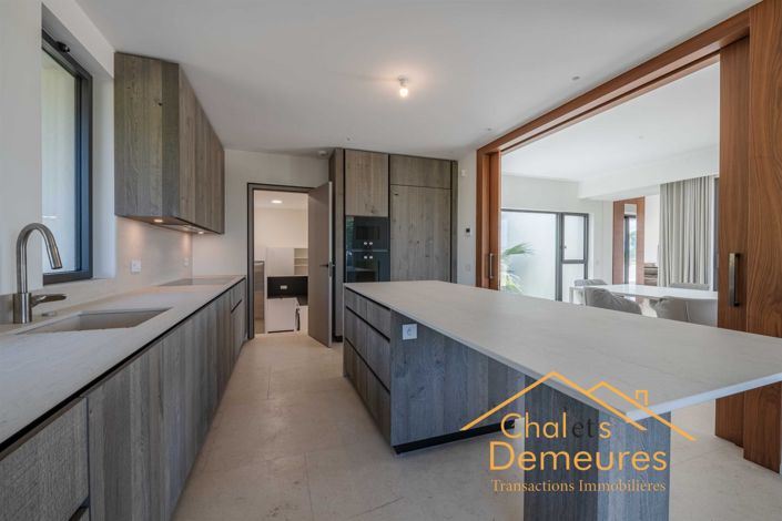 Image No.4-5 Bed House for sale