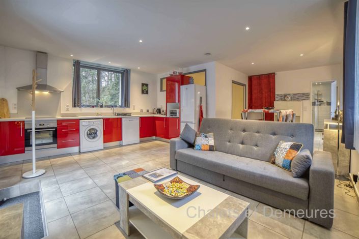 Image No.21-6 Bed House for sale