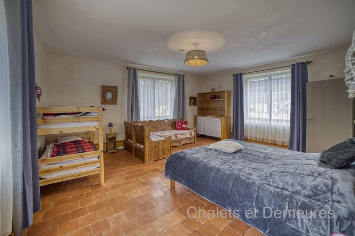 Image No.23-6 Bed House for sale