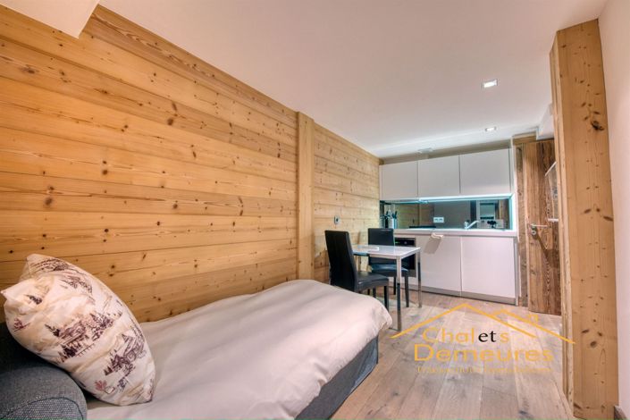 Image No.8-6 Bed House for sale