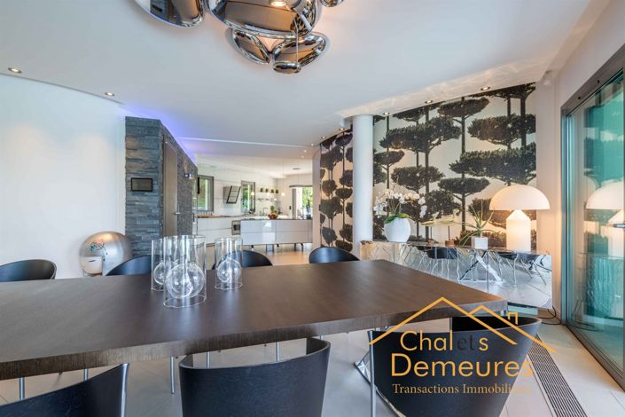 Image No.6-5 Bed House for sale