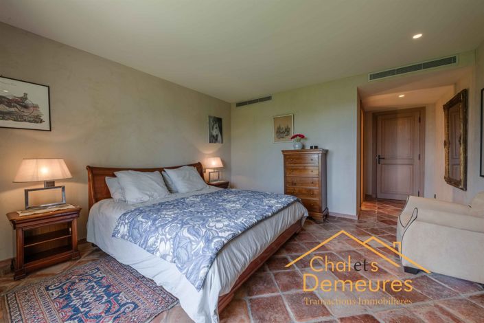 Image No.26-5 Bed House for sale