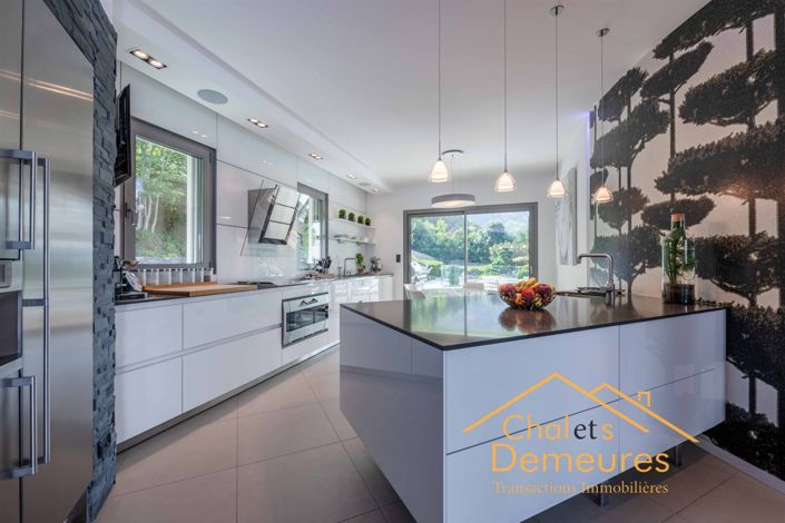 Image No.12-5 Bed House for sale