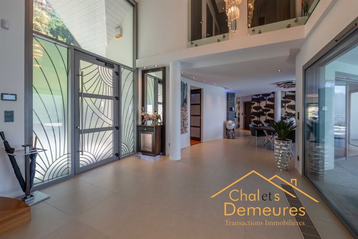 Image No.8-5 Bed House for sale