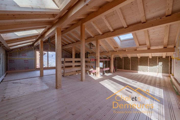 Image No.7-5 Bed House for sale