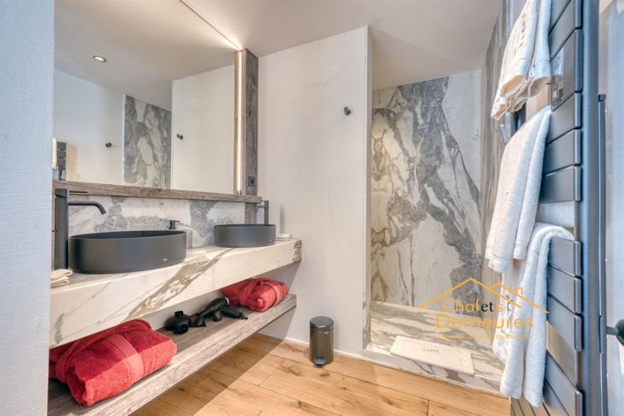 Image No.18-5 Bed House for sale