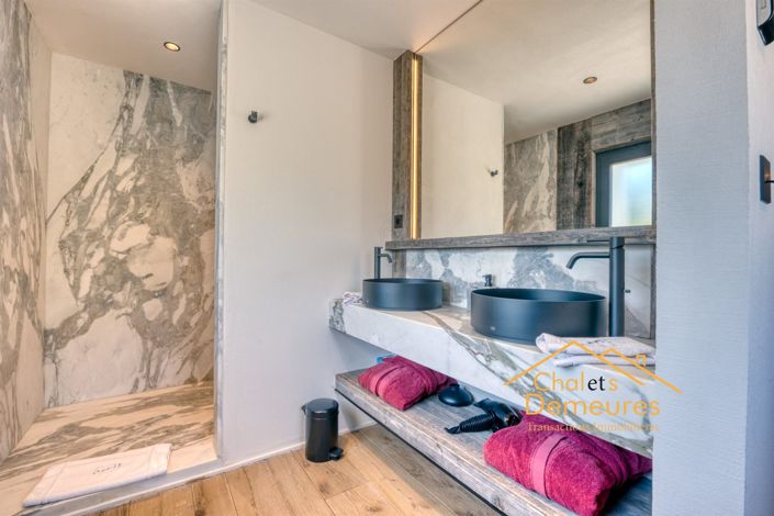 Image No.4-5 Bed House for sale