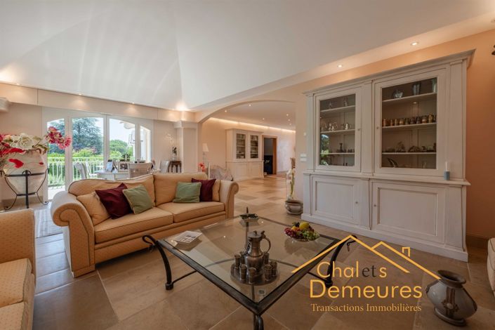 Image No.16-6 Bed House for sale