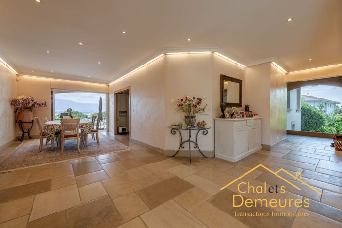 Image No.17-6 Bed House for sale