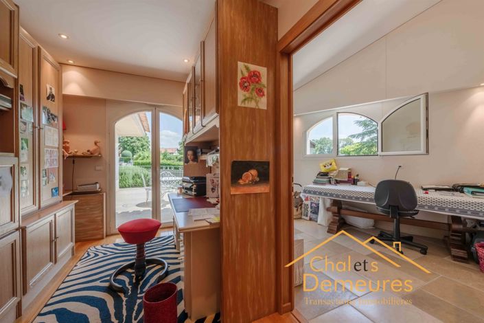 Image No.20-6 Bed House for sale