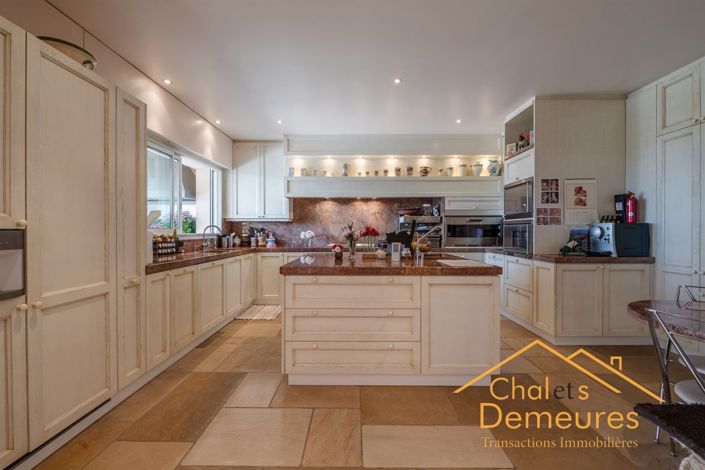 Image No.26-6 Bed House for sale