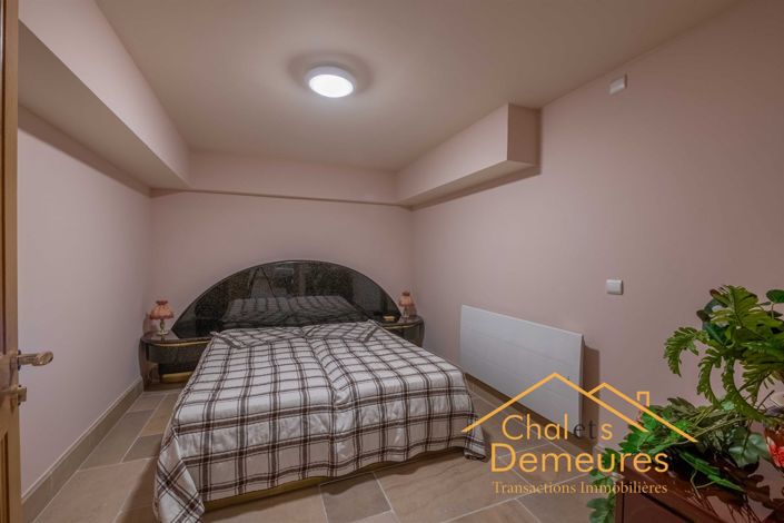 Image No.7-6 Bed House for sale