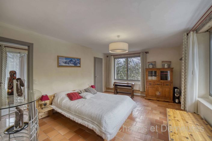 Image No.23-6 Bed House for sale