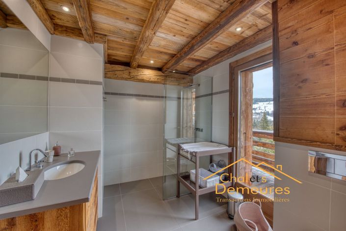 Image No.8-6 Bed House for sale