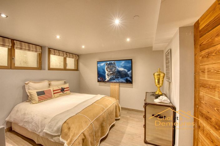 Image No.9-6 Bed House for sale