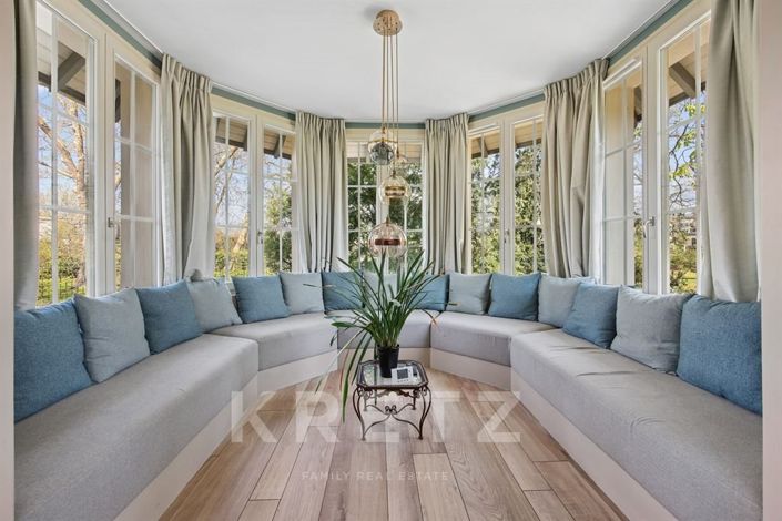 Image No.10-5 Bed House for sale