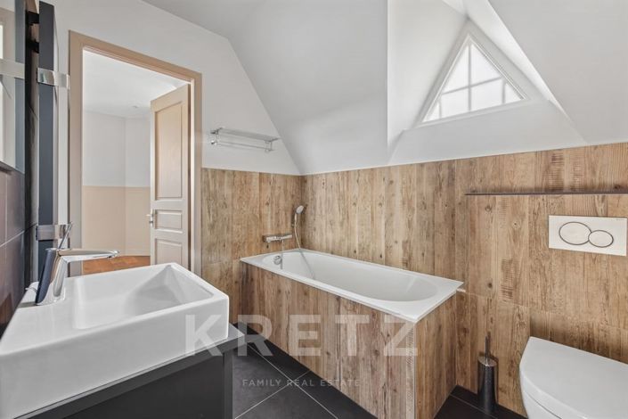 Image No.16-5 Bed House for sale